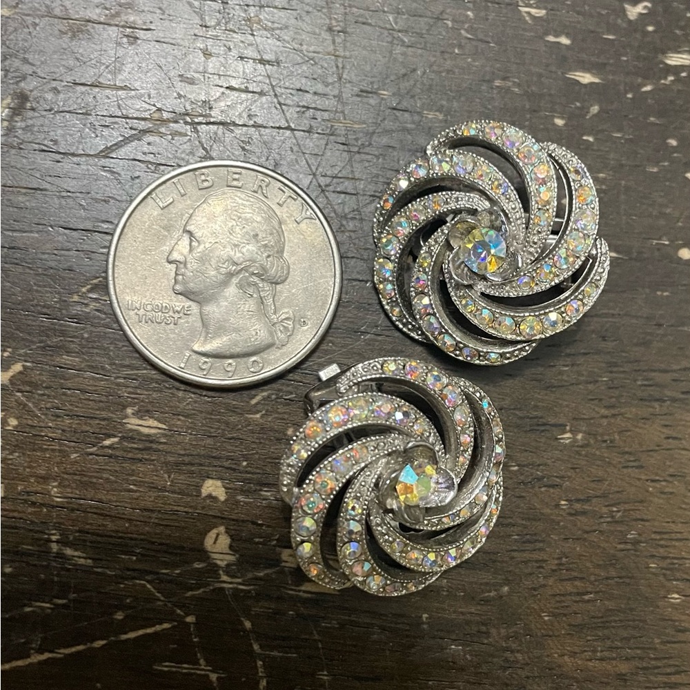 Vintage Silver Aurora Borealis rhinestone Swirl Ora clip-on Earrings